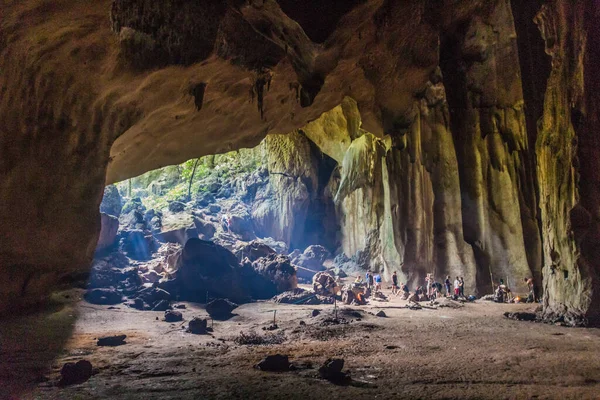 Taman Negara Malaysia Μαρτίου 2018 Τουρίστες Μια Σπηλιά Στη Ζούγκλα — Φωτογραφία Αρχείου