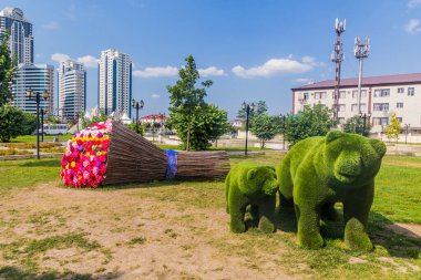 Rusya 'nın Grozny kentindeki Tsvetochnyy (Çiçek) Parkında Dekorasyonlar