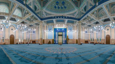 ASTANA, KAZAKHSTAN - 8 Temmuz 2018: Astana 'daki Nur-Astana Camii (şimdiki adıyla Nur-Sultan), Kazakistan' ın başkenti.