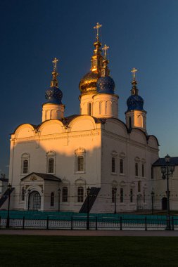 Rusya 'nın Tobolsk Kremlin kompleksindeki Aziz Sophia-Varsayım Katedrali (Sofiysko-Uspenskiy Kafedralnyy Sobor)