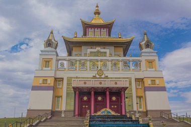 Budist tapınağı kompleksi Elista, Rusya 'daki Buda Shakyamuni' nin Altın Tapınağı
