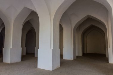 SHAHRISABZ, UZBEKISTAN: 29 Nisan 2018: Shahrisabz, Özbekistan 'daki Kok Gumbaz camiinin içi