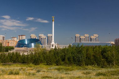 Shabyt Yaratıcılık Sarayı, Kazak Eli Anıtı ve Astana 'daki Bağımsızlık Meydanı' nda Bağımsızlık Sarayı (şimdi Nur-Sultan), Kazakistan 'ın başkenti.