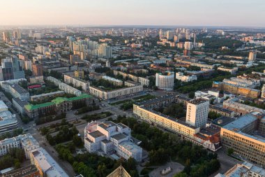 Günbatımında Yekaterinburg 'un hava manzarası, Rusya