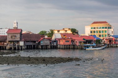 George Town, Malezya 'daki Chew Jetty' deki Stilt evleri