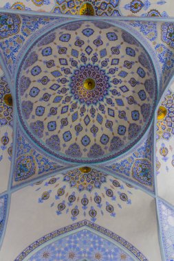 Özbekistan, Shahrisabz 'daki Dorut Tilavat kompleksindeki Şeyh Şemseddin Kulyal anıtı.