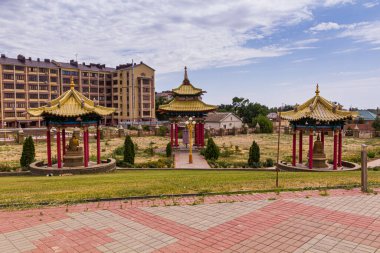 Budist tapınağı kompleksi Elista, Rusya 'daki Buda Shakyamuni' nin Altın Tapınağı
