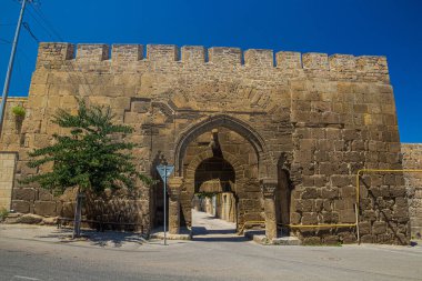 Rusya 'nın Dağıstan Cumhuriyeti' ndeki eski Derbent kasabasının kapısı.