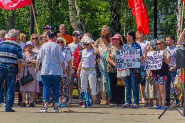 PERM, RUSSIA - 30 Haziran 2018: Rusya Federasyonu Komünist Partisi Perm, Rusya 'da protesto mitingleri.