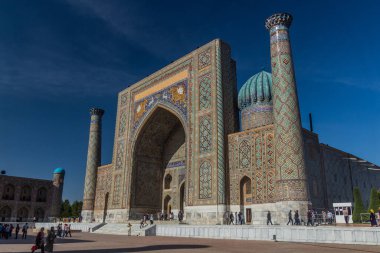 SAMARKAND, UZBEKISTAN: 28 Nisan 2018 Sher Dor Madrasa Semerkant, Özbekistan