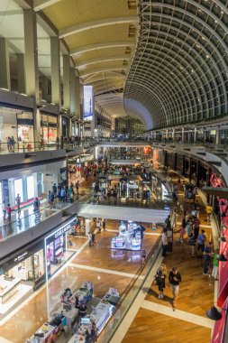 SINGAPORE, SINGAPORE - 11 Mart 2018: The Shoppes at Marina Bay Sands AVM, Singapur