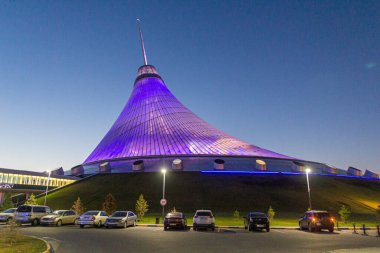 ASTANA, KAZAKHSTAN - 8 Temmuz 2018: Astana 'daki Khan Shatyr Eğlence Merkezi (şimdiki adıyla Nur-Sultan), Kazakistan' ın başkenti.