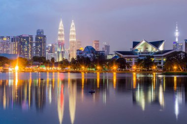 Kuala Lumpur, Malezya 'nın gece silueti