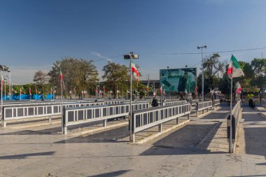 QAZVIN, İRAN - 5 Nisan 2018: İran 'ın Kazvin kentindeki Şehit Mezarlığı