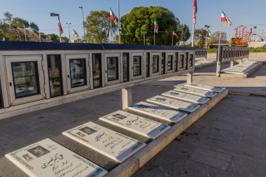 QAZVIN, İRAN - 5 Nisan 2018: İran 'ın Kazvin kentindeki Şehit Mezarlığı
