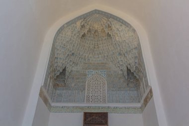 Özbekistan 'ın Semerkand kentindeki Gur-e Amir Anıtmezarının (kubbeli portalı) Iwan