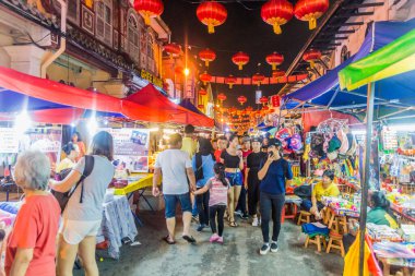 MALACCA, MALAYASIA - 18 Mart 2018: Malacca 'nın merkezinde Jonker Walk Night Market (Melaka).