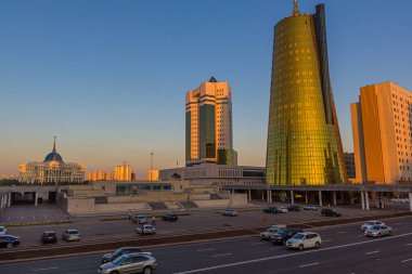 ASTANA, KAZAKHSTAN - 8 Temmuz 2018: Astana 'daki modern binalar (şimdiki Nur-Sultan), Kazakistan' ın başkenti