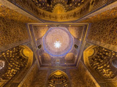 SAMARKAND, UZBEKISTAN - 27 Nisan 2018: Semerkant, Özbekistan 'daki Gur-e Amir Anıtmezarı' ndan Cupola