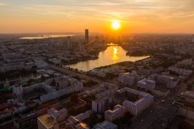 Günbatımında Yekaterinburg 'un hava manzarası, Rusya