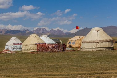 Kırgızistan, Song Kul Gölü kıyısında Yurt Kampı