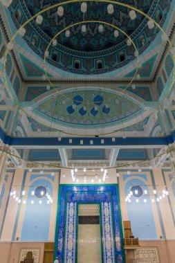 ASTANA, KAZAKHSTAN - 8 Temmuz 2018: Astana 'daki Nur-Astana Camii (şimdiki adıyla Nur-Sultan), Kazakistan' ın başkenti.