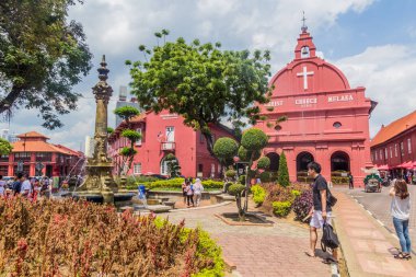 MALACCA, MALAYASIA - 19 Mart 2018: Malacca 'daki Kraliçe Victoria' s Fountain and Christ church, Malezya.