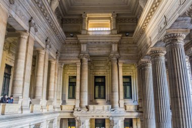 BRÜKSEL, BELGIUM - 17 Aralık 2018: Palais de Justice (Brüksel Hukuk Mahkemeleri), Belçika