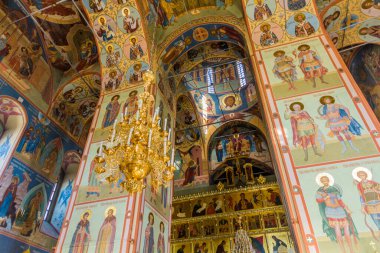 TOBOLSK, RUSSIA - 4 Temmuz 2018: Rusya 'nın Tobolsk Kremlin kompleksindeki St. Sophia-Varsayım Katedrali (Sofiysko-Uspenskiy Kafedralnyy Sobor)