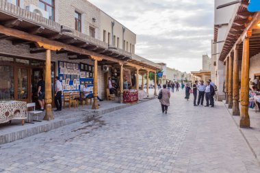 BÜKHARA, UZBEKISTAN - 30 Nisan 2018: Buhara, Özbekistan 'da Khakikat Caddesi