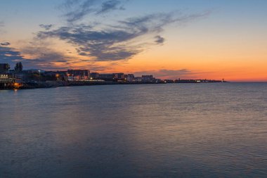 Rusya 'nın Dağıstan Cumhuriyeti' ndeki Kaspiysk 'te Hazar Denizi kıyısında gün batımı