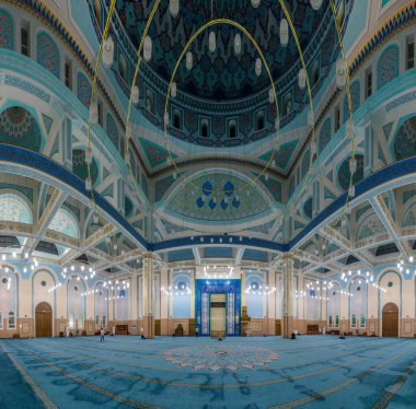 ASTANA, KAZAKHSTAN - 8 Temmuz 2018: Astana 'daki Nur-Astana Camii (şimdiki adıyla Nur-Sultan), Kazakistan' ın başkenti.