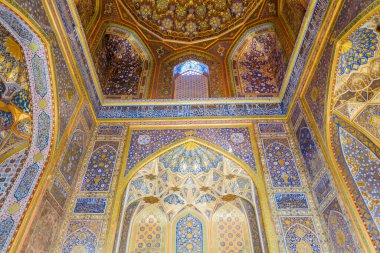 SAMARKAND, UZBEKISTAN: 28 Nisan 2018 Sher Dor Madrasa 'nın İçi Semerkant, Özbekistan