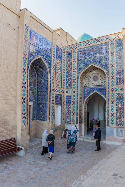 Σαμαρκαντ Ουζμπεκισταν Απριλιου 2018 Άνθρωποι Επισκέπτονται Νεκρόπολη Shah Zinda Στη — Φωτογραφία Αρχείου