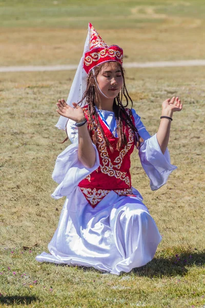 Song Kol Kyrgyzstan July 2018 Traditional Dress Wearing Girl National — Stock Photo, Image