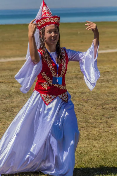 Song Kol Kyrgyzstan July 2018 Traditional Dress Wearing Girl National — Stock Photo, Image