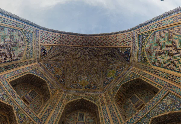 Portal Madrasa Tilya Kori Samarcanda Uzbekistán — Foto de Stock