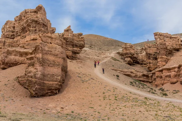Sharyn Kazakhstan Липня 2018 Туристи Відвідують Каньйон Шарин Казахстані — стокове фото