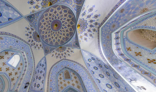 stock image SHAHRISABZ, UZBEKISTAN: APRIL 29, 2018: Interior of the Mausoleum of Sheikh Shamseddin Kulyal in Dorut Tilavat complex in Shahrisabz, Uzbekistan