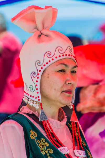 Issyk Kul Kyrgyzstan July 2018 Lokal Kvinne Tradisjonell Kjole Etnofestivalen – stockfoto