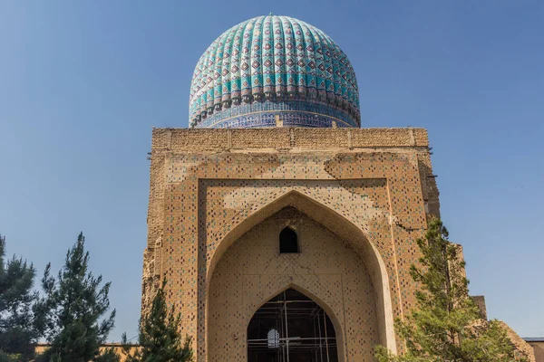 乌兹别克斯坦撒马尔罕Bibi Khanym清真寺圆顶 — 图库照片