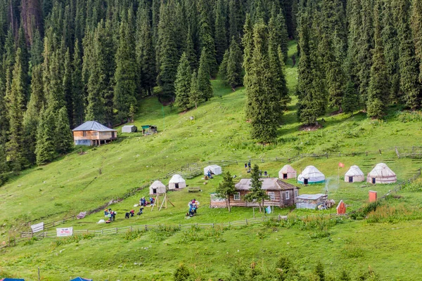 Altyn Arashan Kyrgyzstan Julio 2018 Campamento Yurtas Turísticas Pueblo Altyn — Foto de Stock
