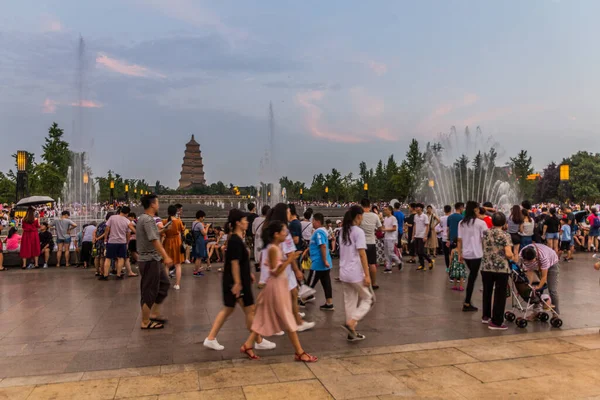 China August 2018 Толпы Людей Перед Пагодой Большого Дикого Гуся — стоковое фото