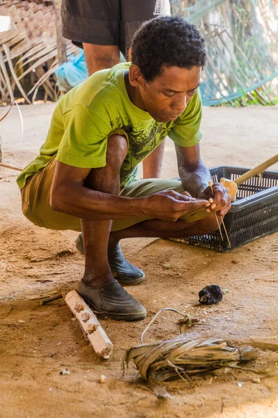 Taman Negara Malaysia Marzo 2018 Uomo Indigeno Che Freccette Una — Foto Stock