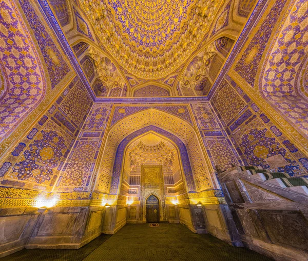 Interior Madrasa Tilya Kori Samarcanda Uzbekistán — Foto de Stock