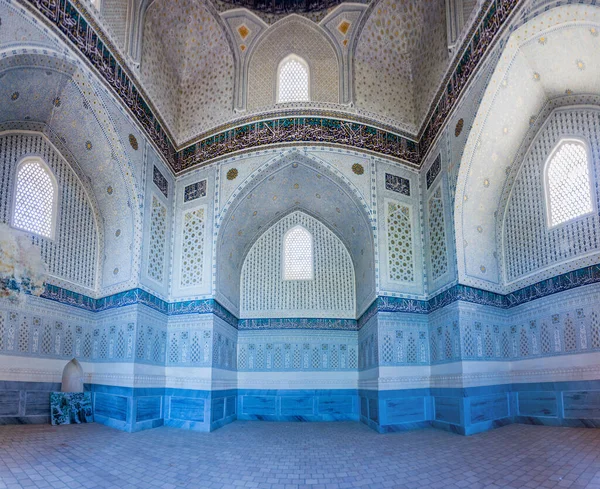 Samarkand Uzbekistan Kwietnia 2018 Wnętrze Meczetu Bibi Khanym Samarkandzie Uzbekistan — Zdjęcie stockowe