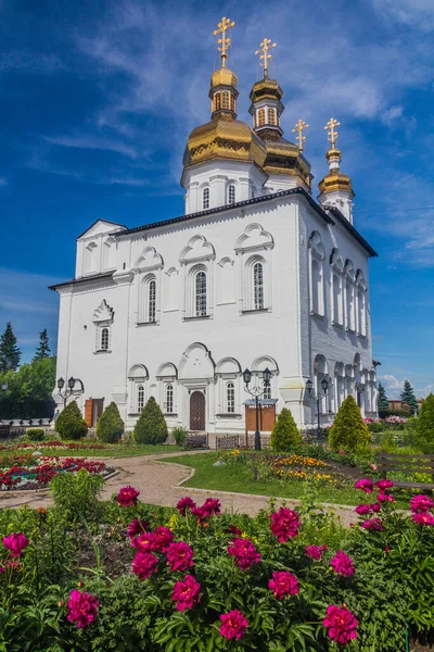 ロシア ティウメンのトリニティ修道院への三位一体の大聖堂 — ストック写真