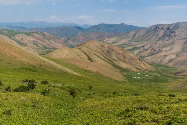 Vales Verdes Com Campos Yurt Perto Lago Song Kul Quirguistão — Fotografia de Stock