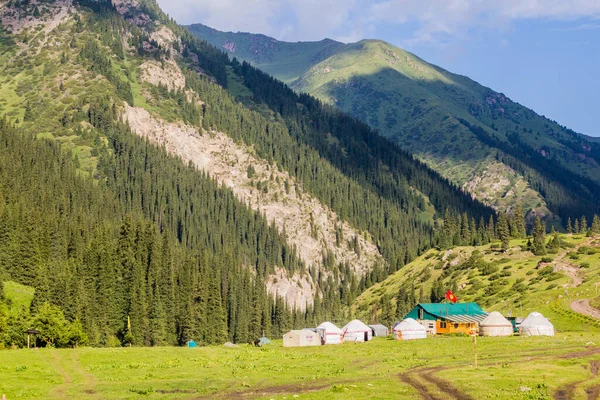 Campamento Yurtas Aldea Altyn Arashan Kirguistán — Foto de Stock