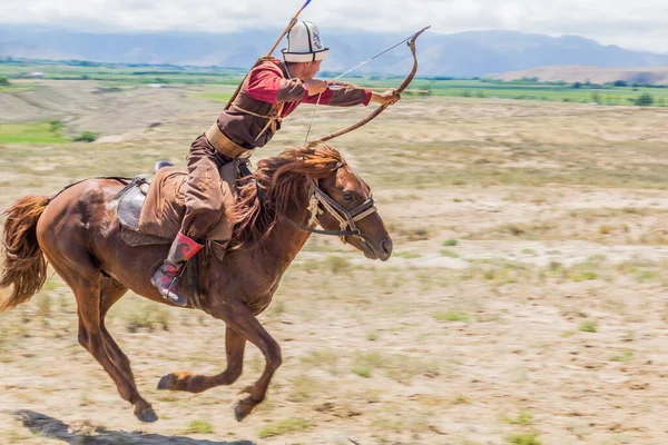 Issyk Kul Kyrgyzstan July 2018 吉尔吉斯斯坦伊塞克湖畔特斯基耶克民族节的地方弓箭手 — 图库照片